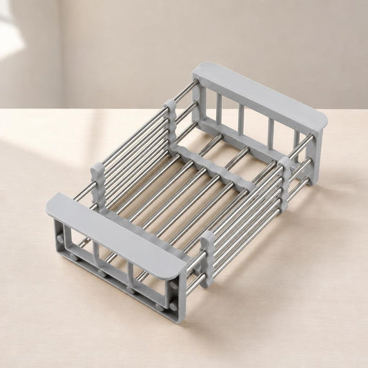 Escurridor extensible de acero inoxidable en color gris, vista tres cuartos
